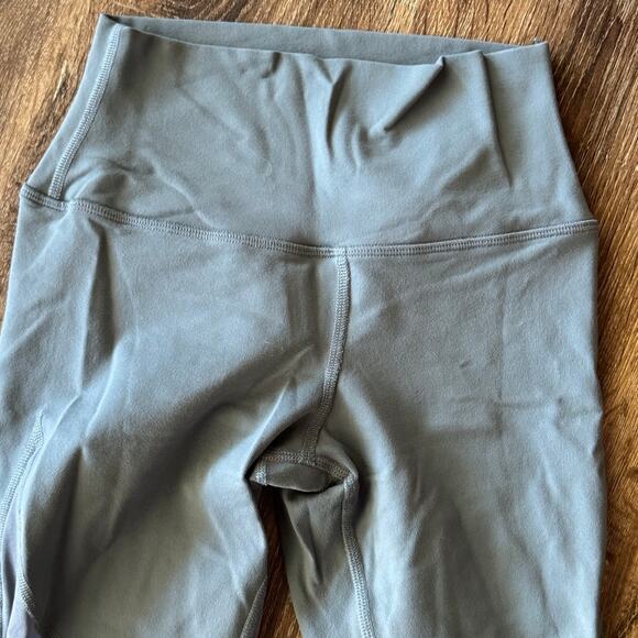 ALO Size XS Blue/Gray Capri Style Leggings - Picture 3 of 7